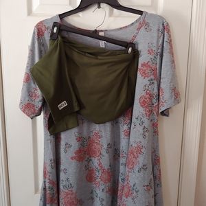 LuLaRoe 2x top and TC2 leggings